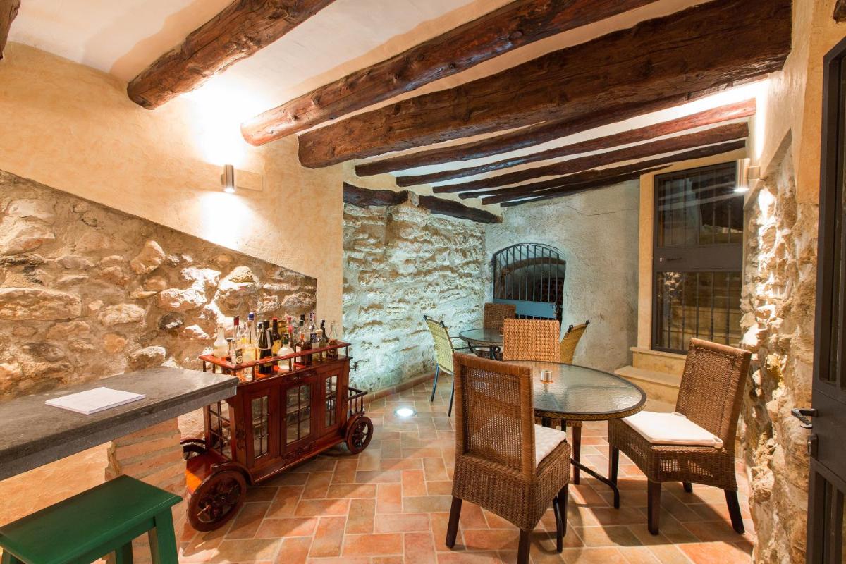 Hotel Rural El Pilaret - Housity