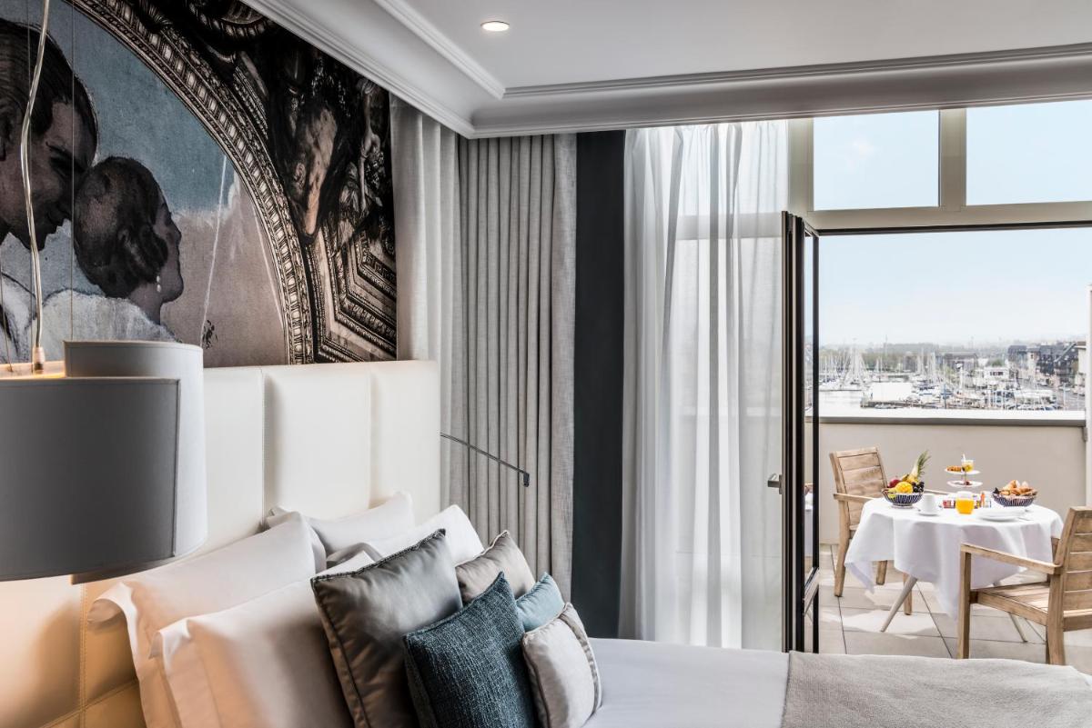 Coin salon dans l'établissement Cures Marines Hotel Thalasso & Spa Trouville - MGallery Collection