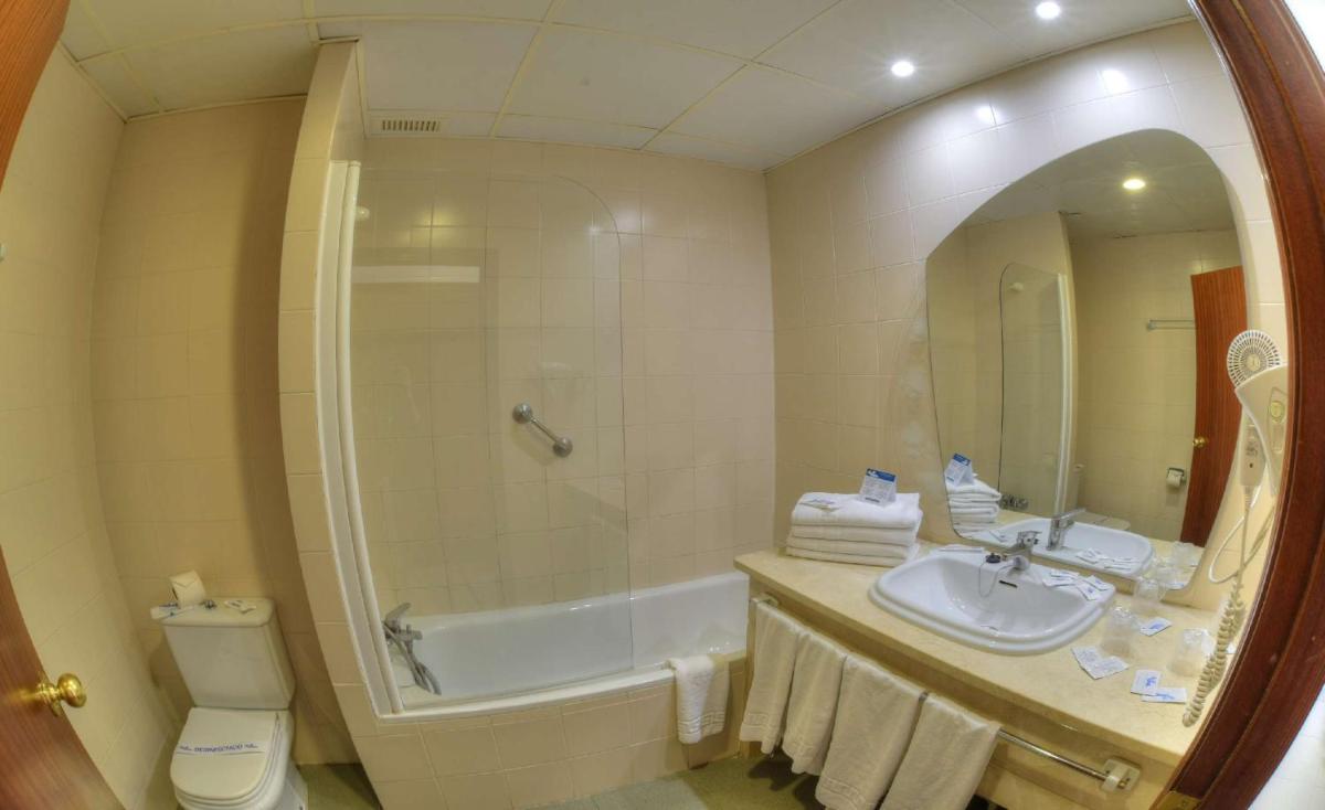 Un baño de Hotel & Spa Entremares
