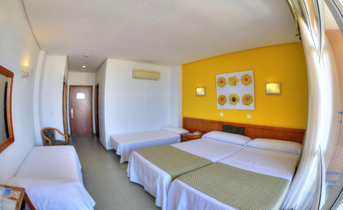 Cama o camas de una habitación en Hotel & Spa Entremares