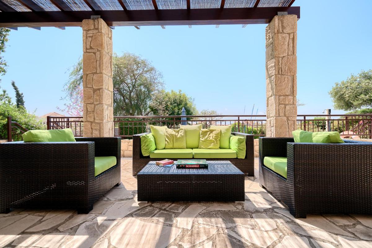 3 bedroom Villa Madelini with private pool, Aphrodite Hills Resort - Housity