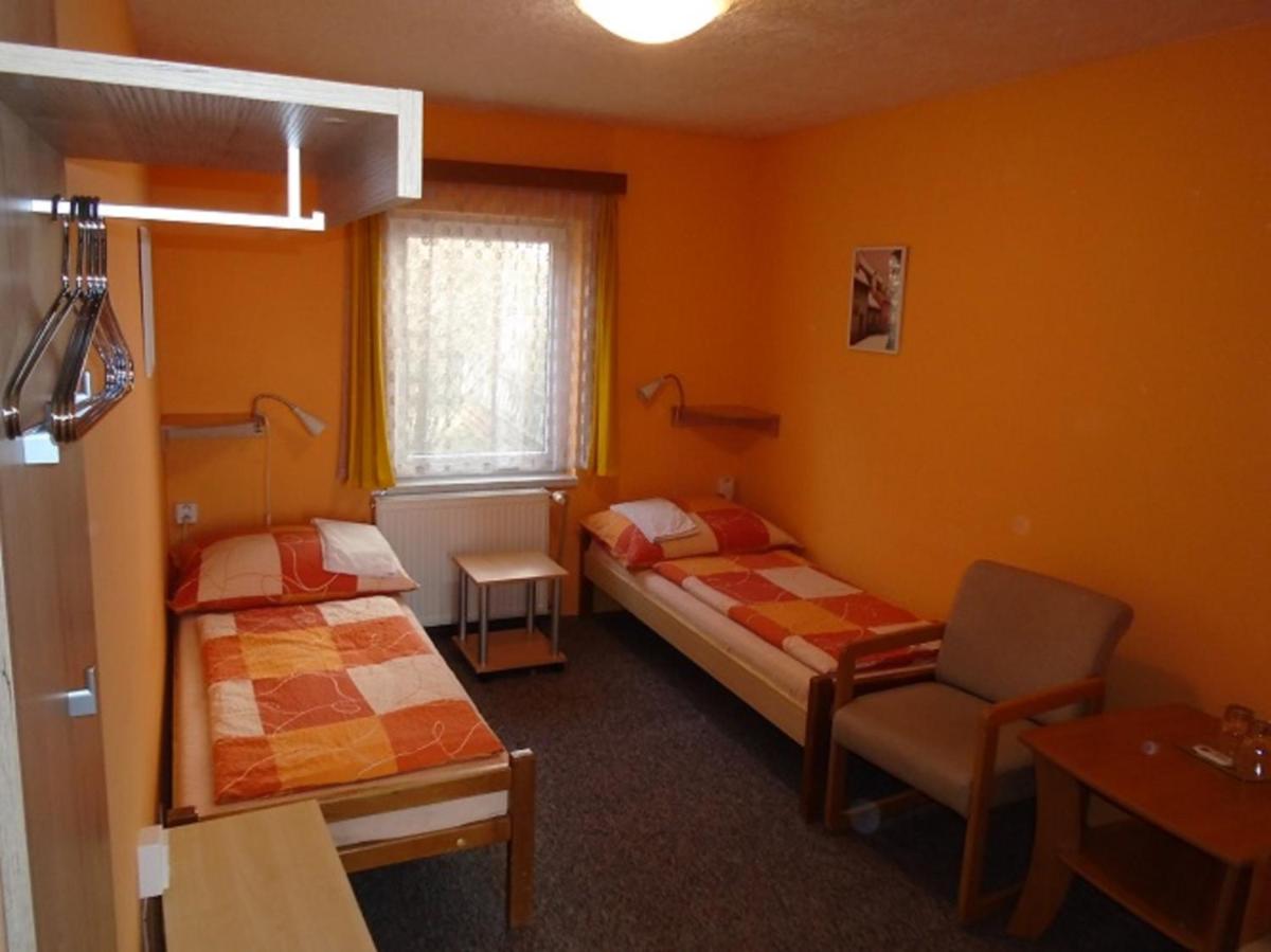 Pension Dobroucky - Housity