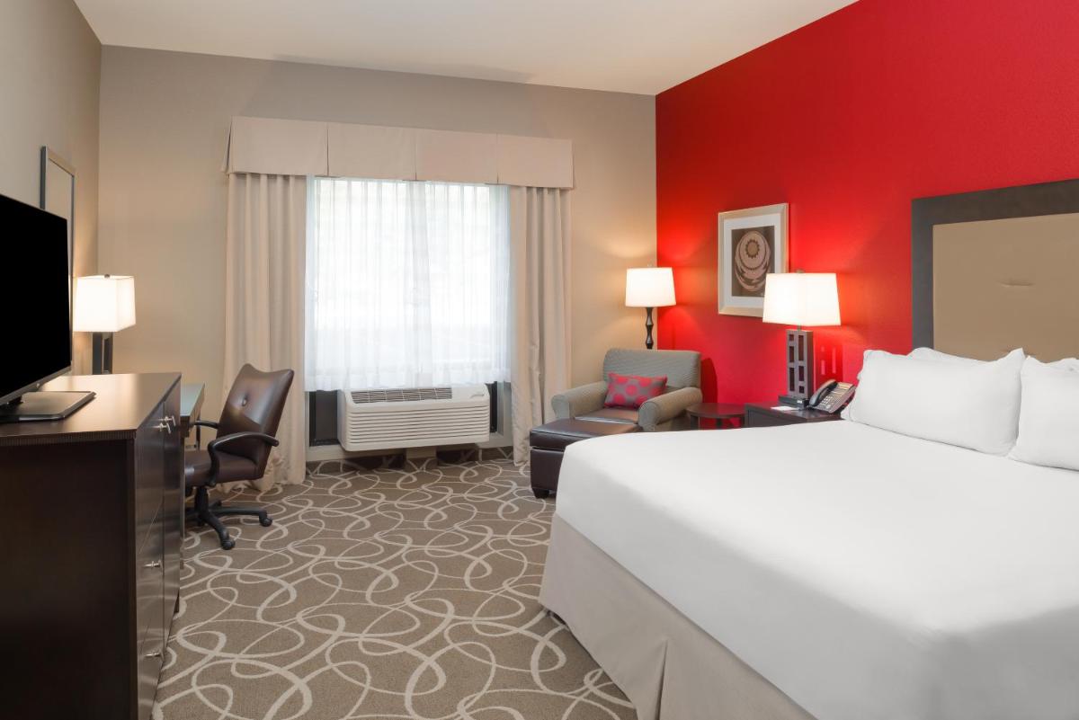 Holiday Inn Express Redwood National Park, an IHG Hotel - Housity