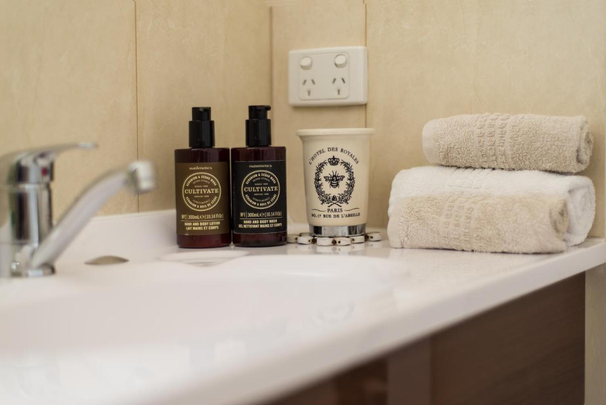 Austin Rise Bed and Breakfast - Housity