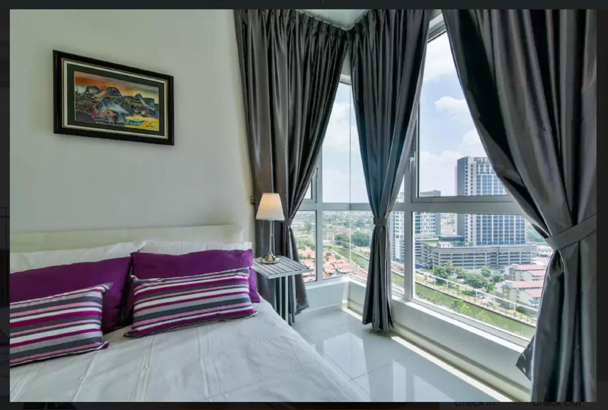 Relax & Chill at Malacca River - Housity