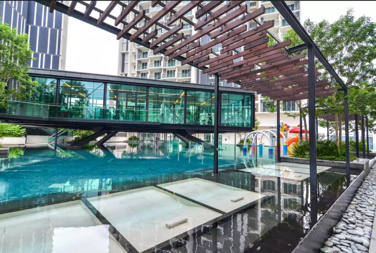 Relax & Chill at Malacca River - Housity