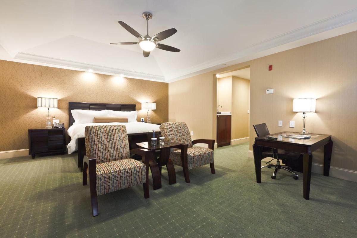 Town & Country Inn and Suites - Housity