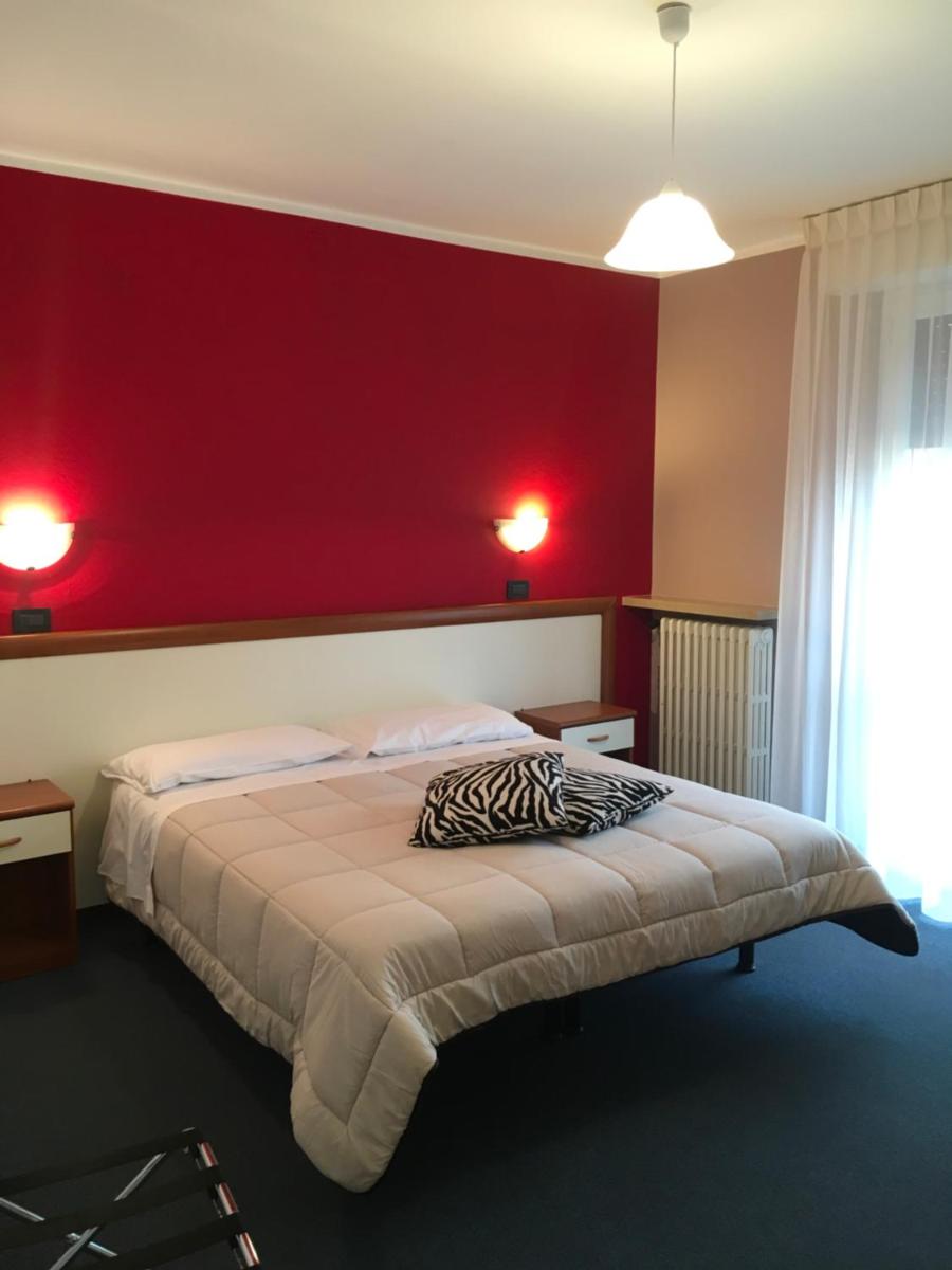 Hotel Cortina - Housity