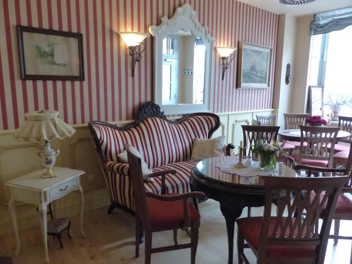 Cafe 28 & Pension am Markt - Housity