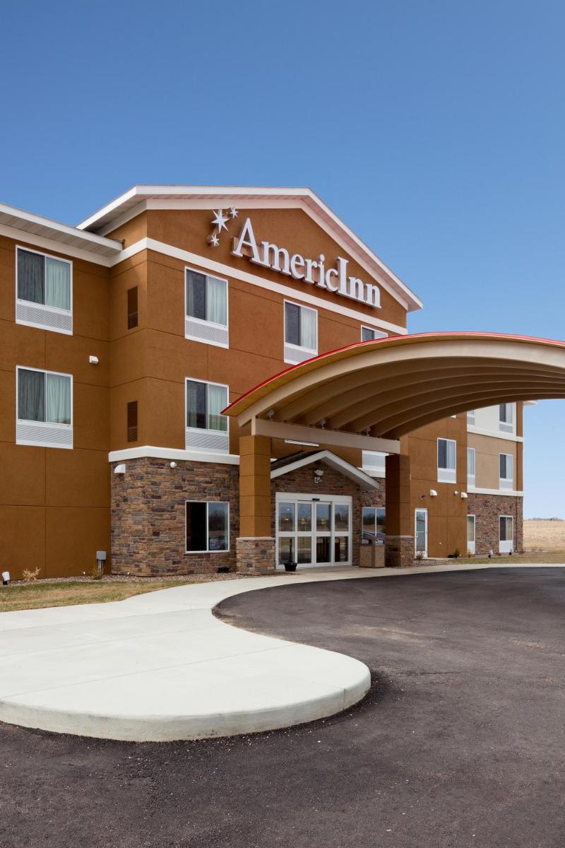 AmericInn by Wyndham DeWitt - Housity