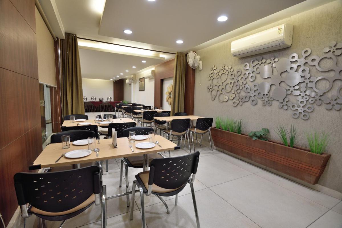 Hotel Alankar Palace - Housity