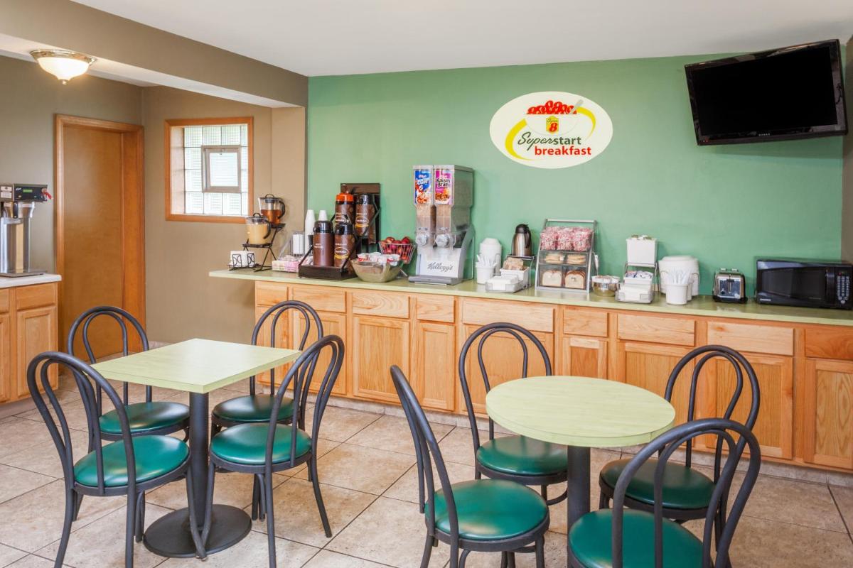 Super 8 by Wyndham Stevensville St Joseph - Housity