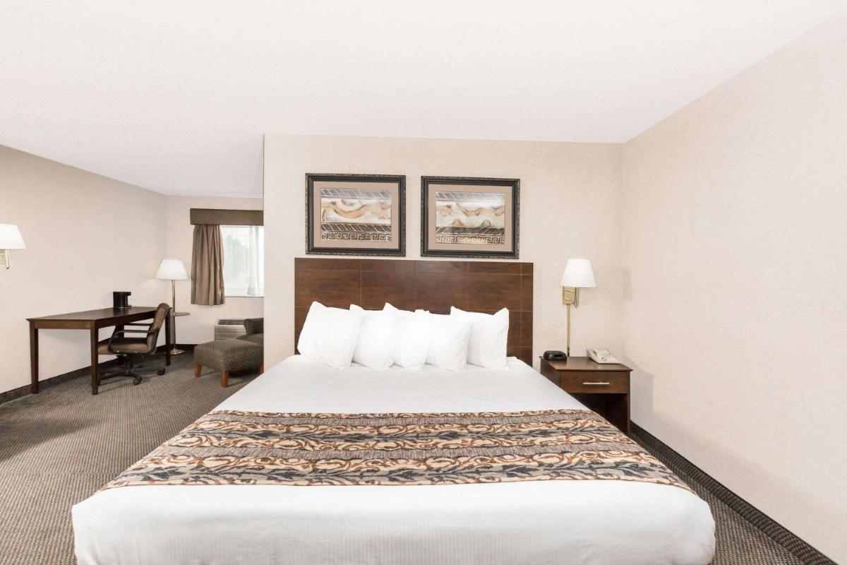 Baymont by Wyndham LeMars - Housity