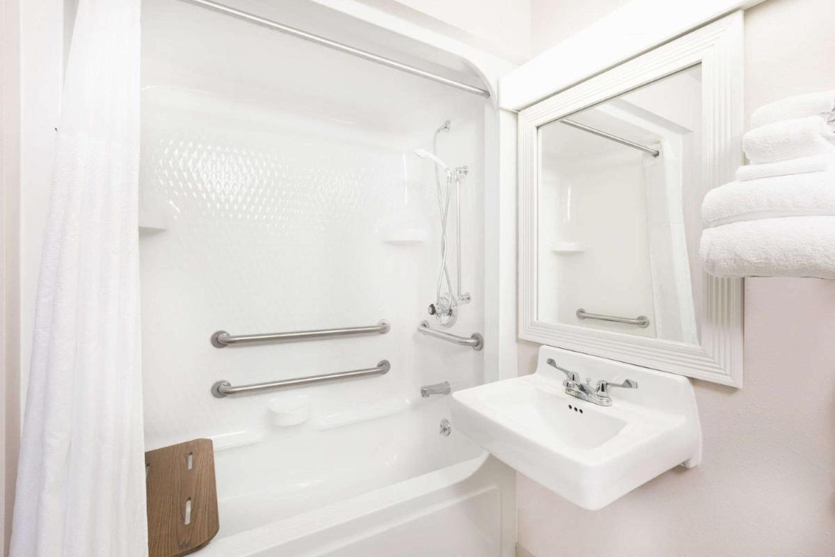 Baymont by Wyndham LeMars - Housity