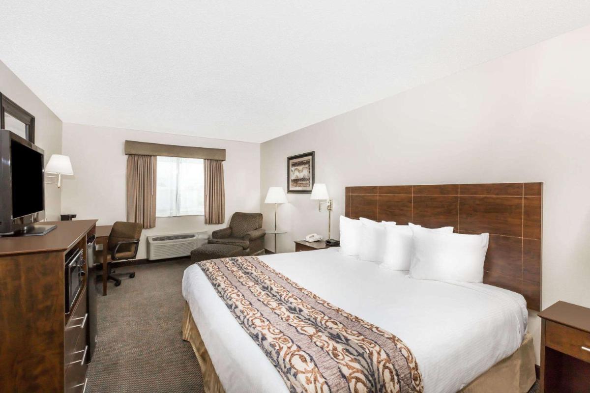 Baymont by Wyndham LeMars - Housity