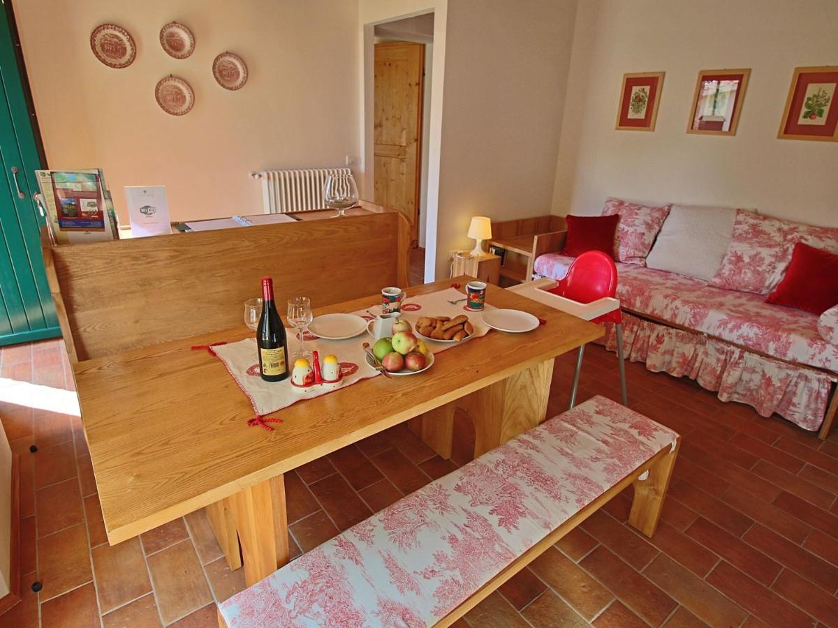 Cottage in Montelabbate with Pool & Forest - Housity