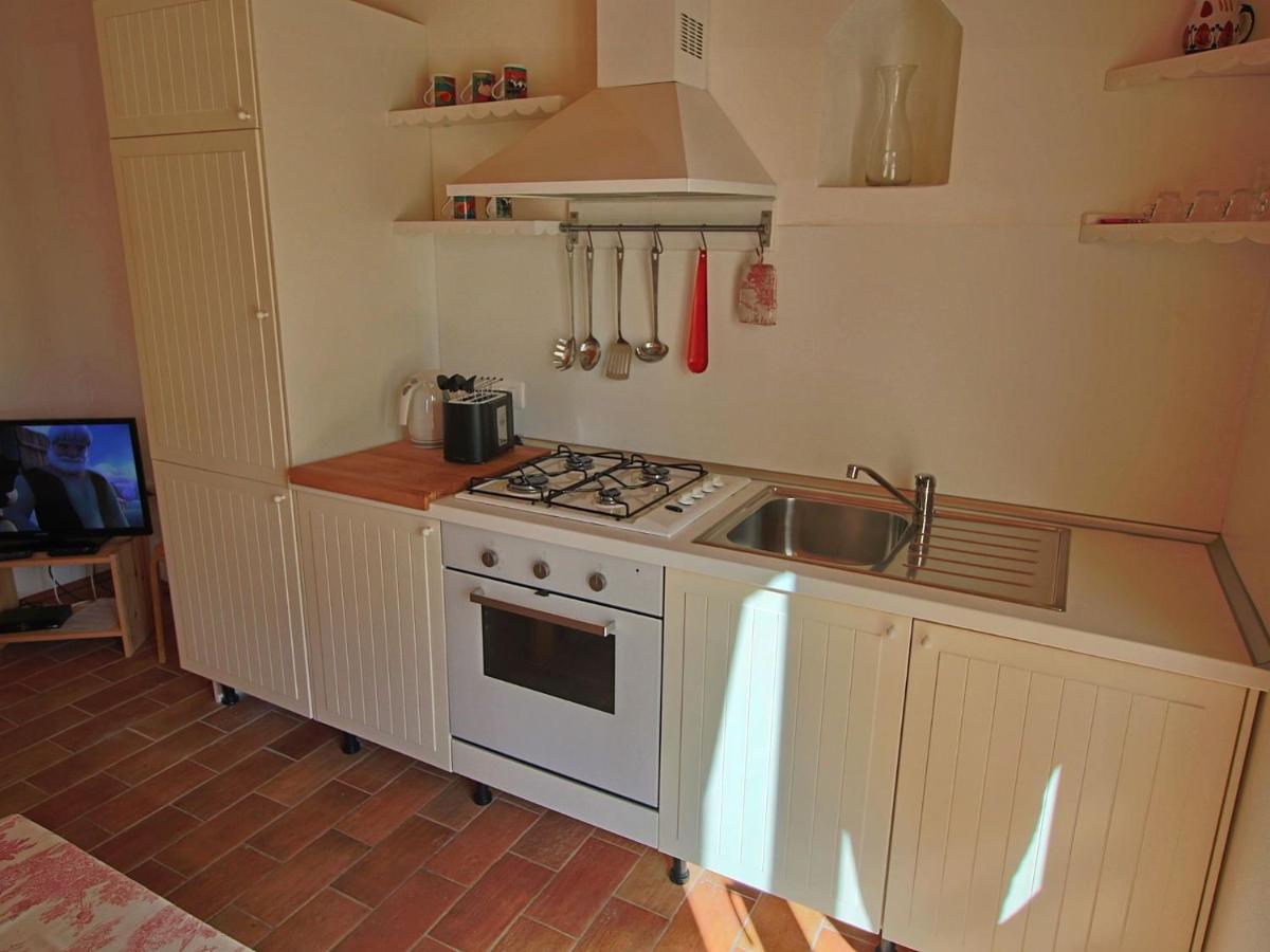 Cottage in Montelabbate with Pool & Forest - Housity