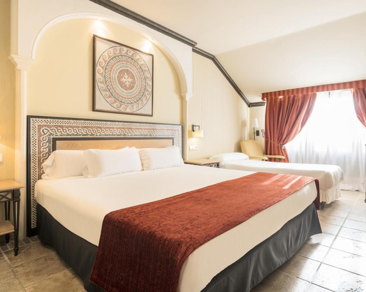 Cama o camas de una habitación en Hotel Ilunion Mérida Palace