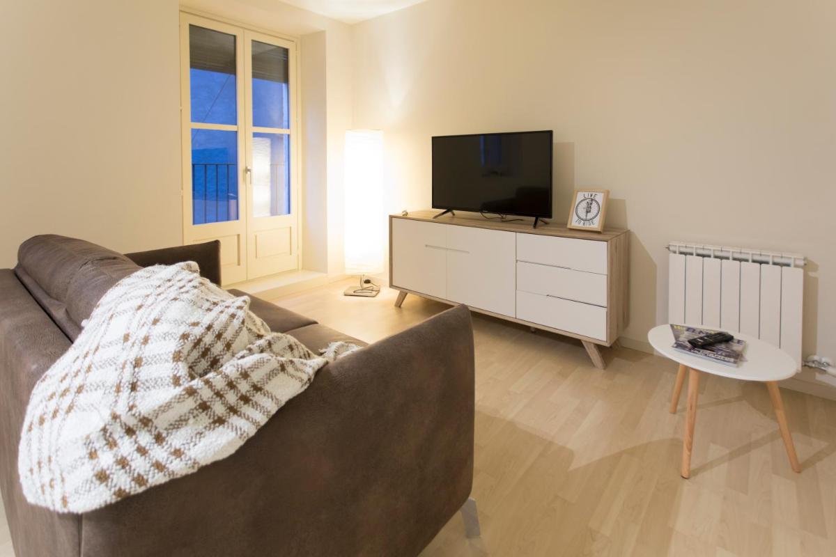 Bravissimo Cort Reial-3A - Housity