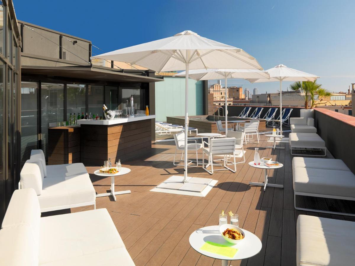 Un restaurante o sitio para comer en H10 Casanova