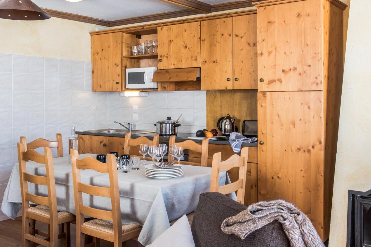 Cuisine ou kitchenette dans l'établissement Résidences Village Montana by Les Etincelles