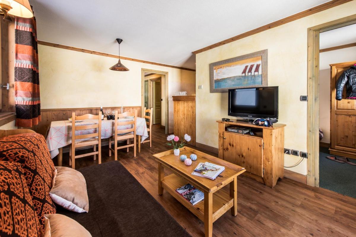 Télévision ou salle de divertissement dans l'établissement Résidences Village Montana by Les Etincelles