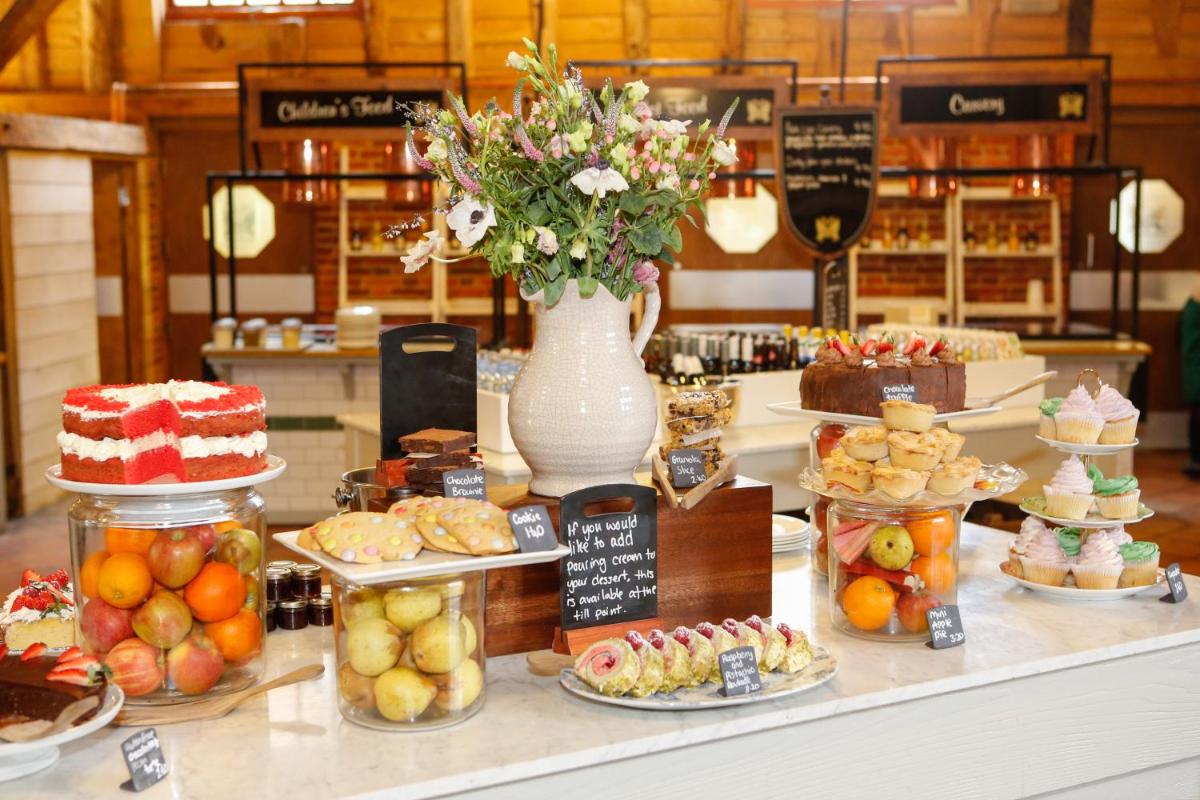 Leeds Castle Stable Courtyard Bed and Breakfast - Housity