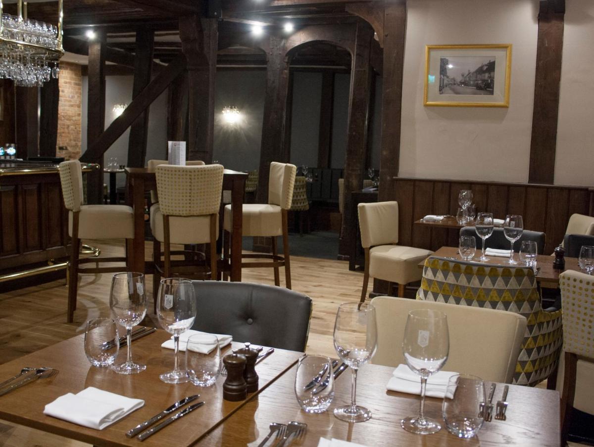 The Swan Hotel Bar and Grill - Housity