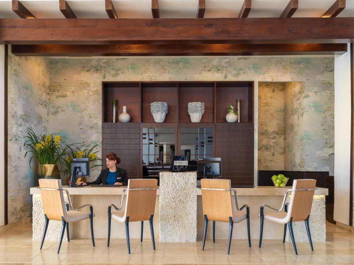 H10 Estepona Palace - Housity