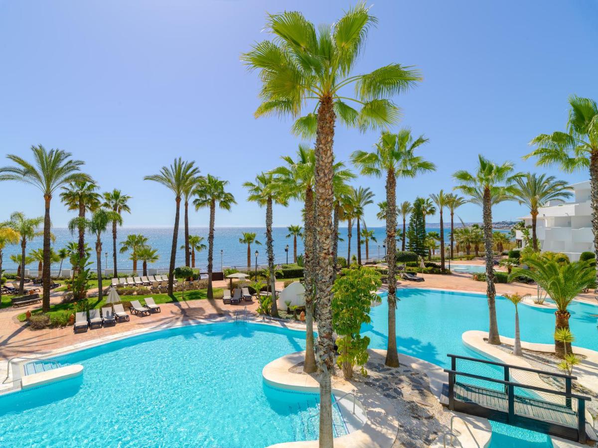 Piscina en o cerca de H10 Estepona Palace