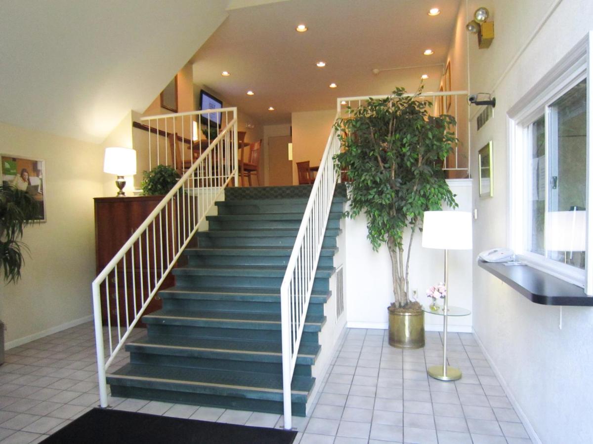 Suburban Studios Columbus East - Housity