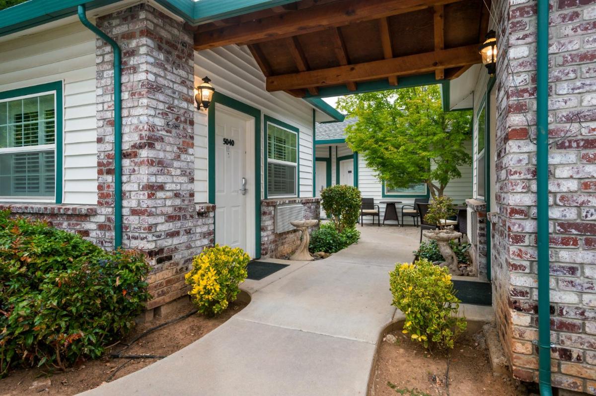 Grass Valley Courtyard Suites - Housity