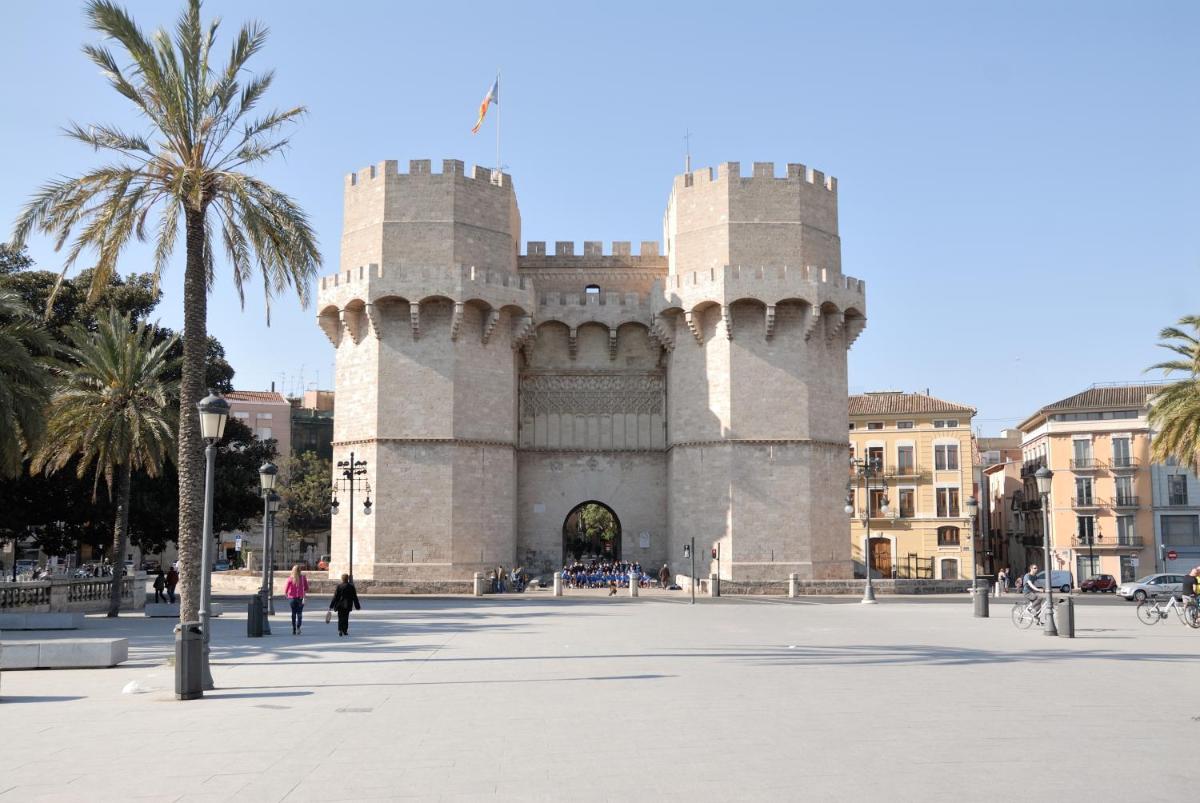 Travel Habitat Torres de Serrano - Housity
