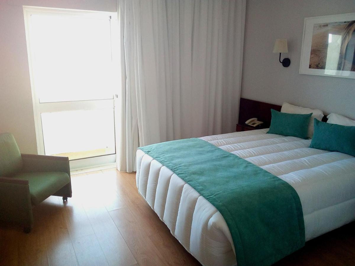 Uma cama ou camas num quarto em Hotel Costa de Prata 2 & Spa
