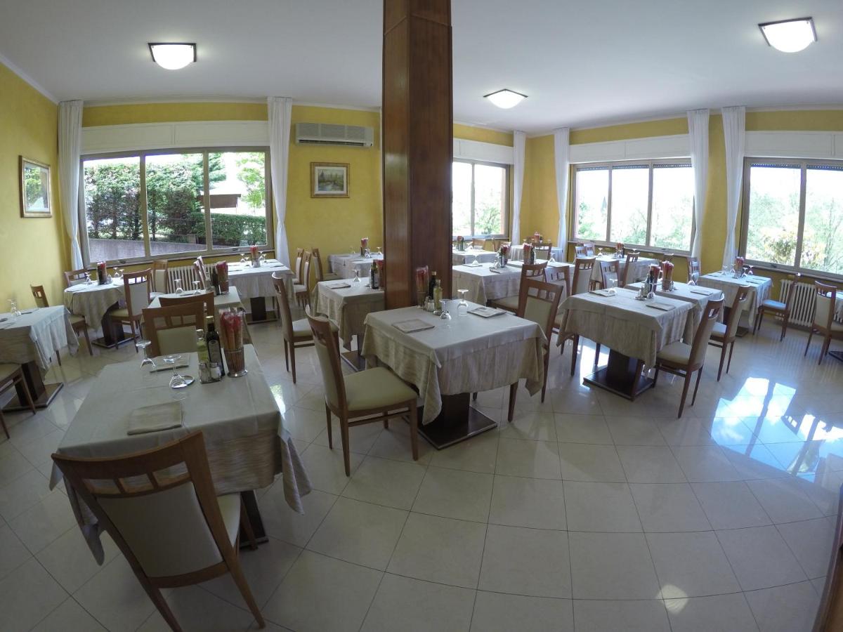 Albergo Esperia - Housity