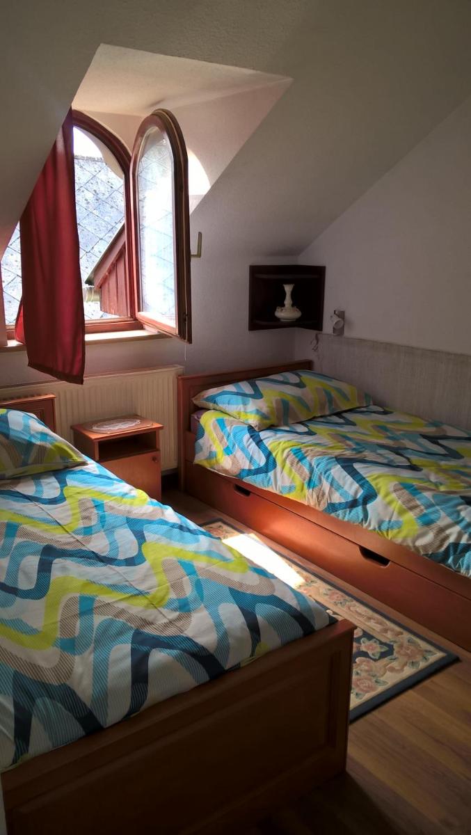 Ria Panzio - Housity