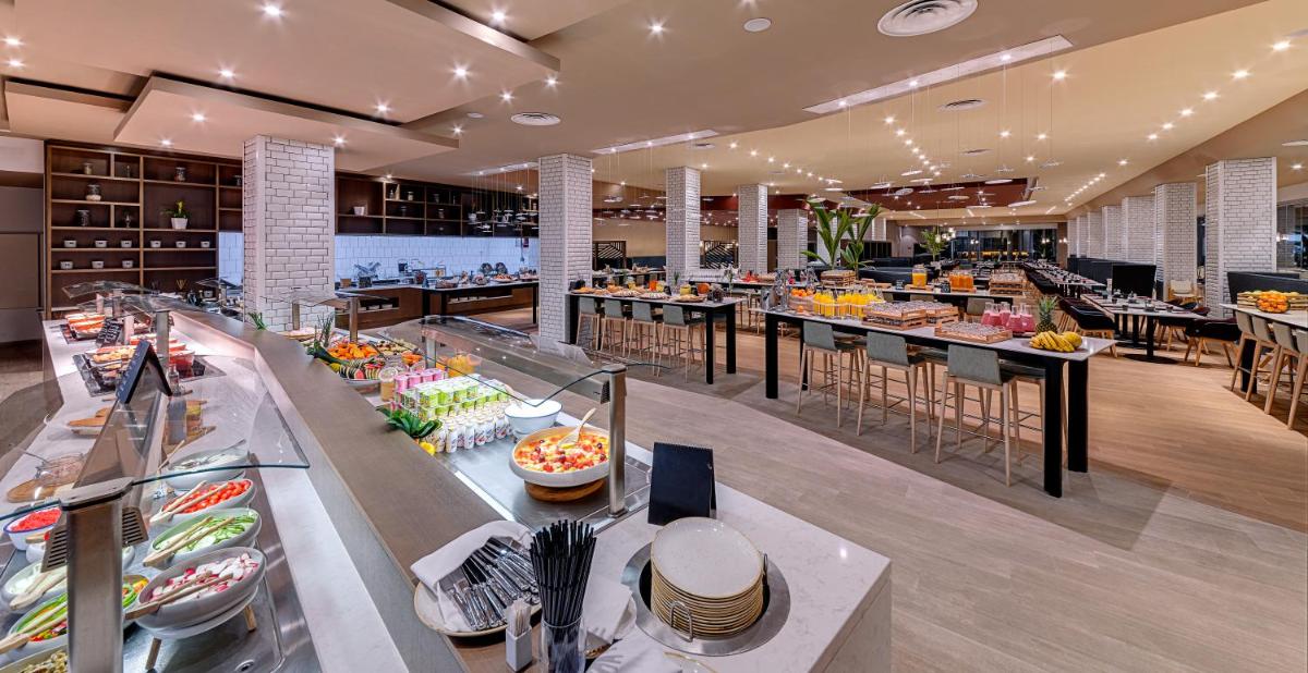 Comida en o cerca de este hotel