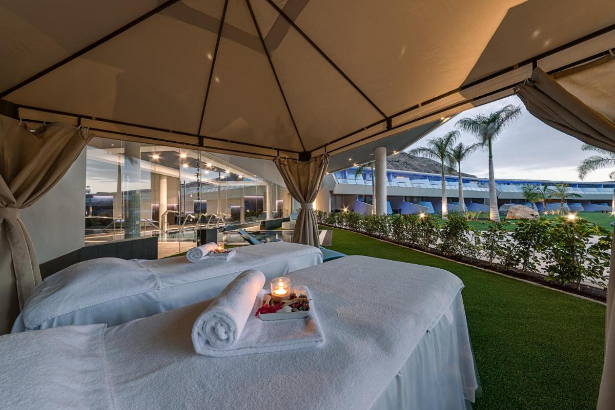 Un balcón o terraza de Radisson Blu Resort & Spa, Gran Canaria Mogan