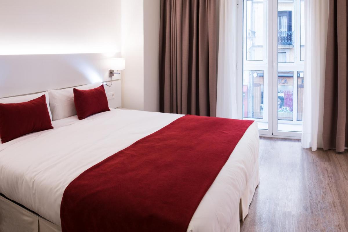 Cama o camas de una habitación en Hotel Pompaelo Plaza del Ayuntamiento & Spa