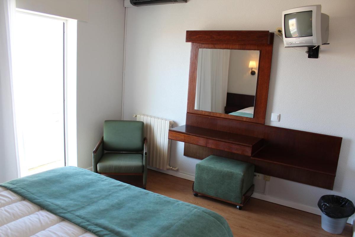 Uma televisão e/ou sistema de entretenimento em Hotel Costa de Prata 2 & Spa