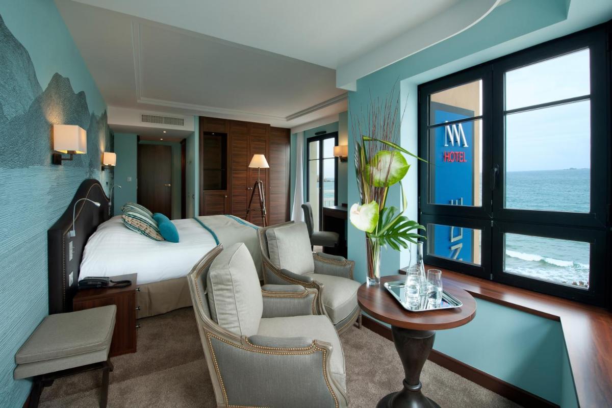 Coin salon dans l'établissement Hôtel Le Nouveau Monde