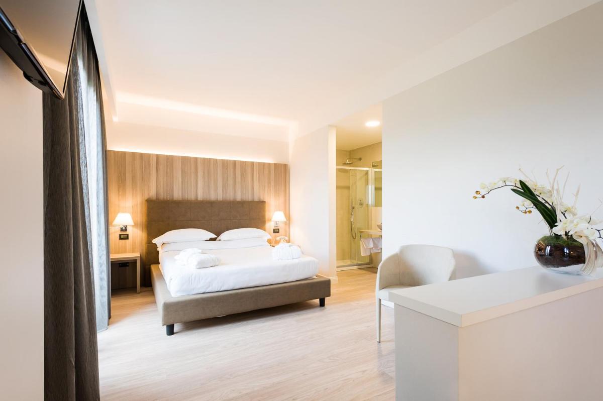 Hotel Garden Experience - Housity