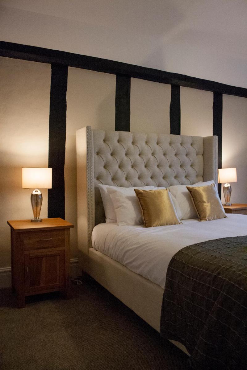 The Swan Hotel Bar and Grill - Housity