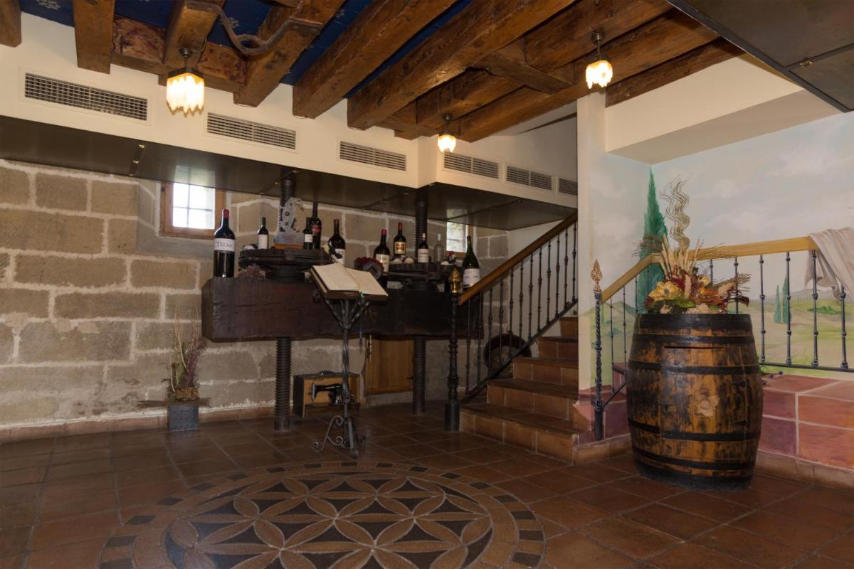 Hospedería Señorío de Casalarreina - Housity