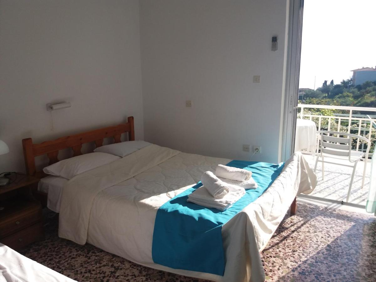 Manoleas Rooms to Let - Housity