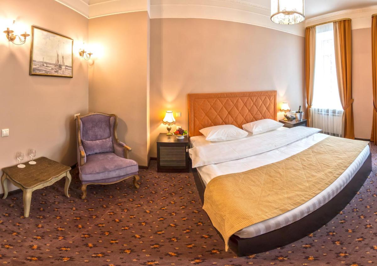 Hyde Park Hotel - Housity