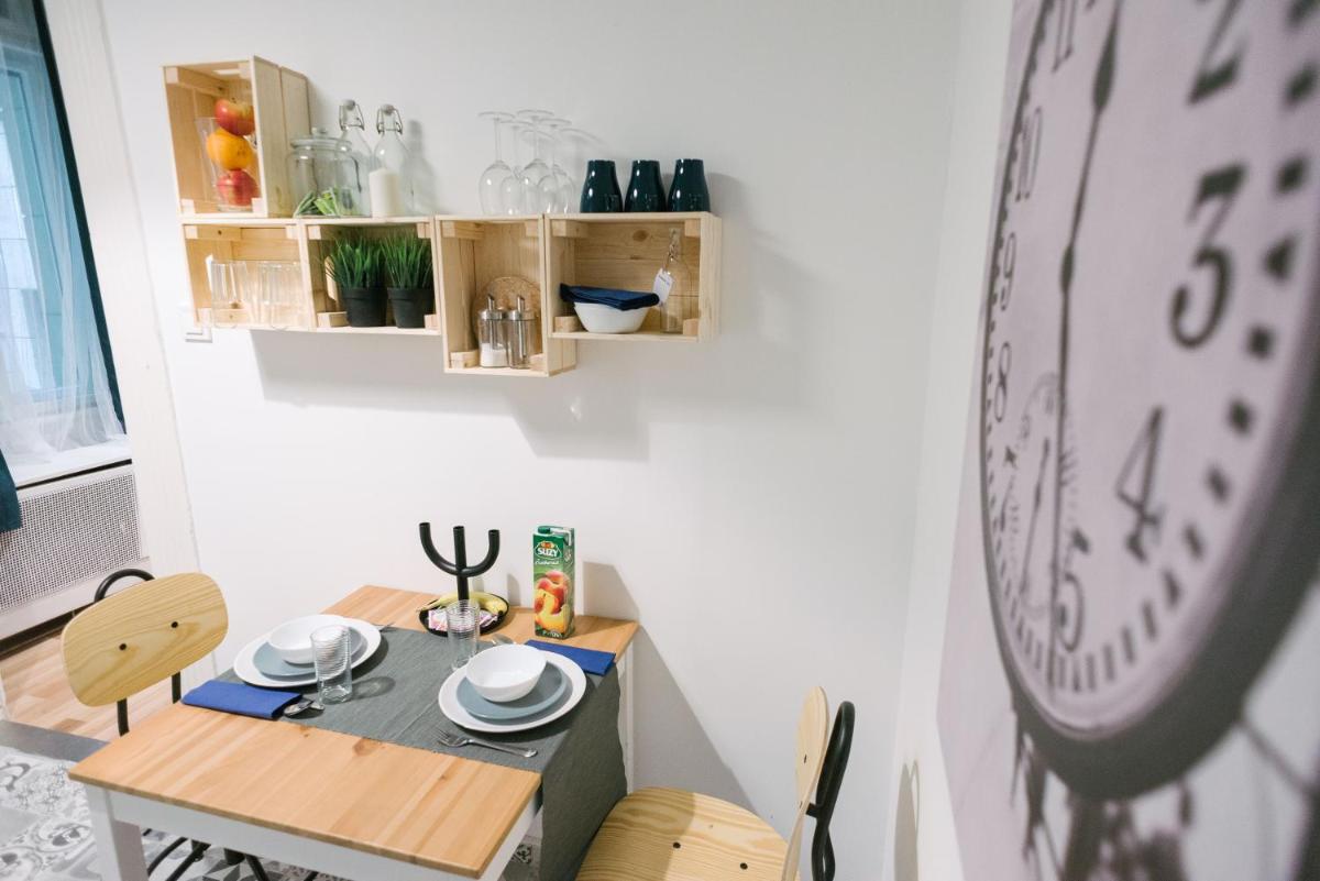 Golden Hand Luxury Apartment - Housity