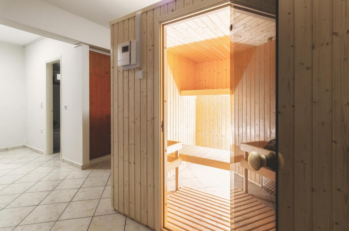 Karras Hotel - Housity
