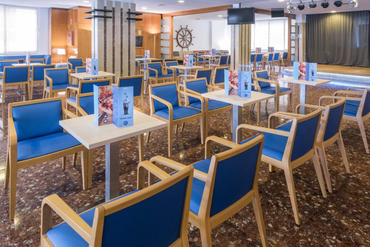 Un restaurante o sitio para comer en GHT Aquarium & Spa