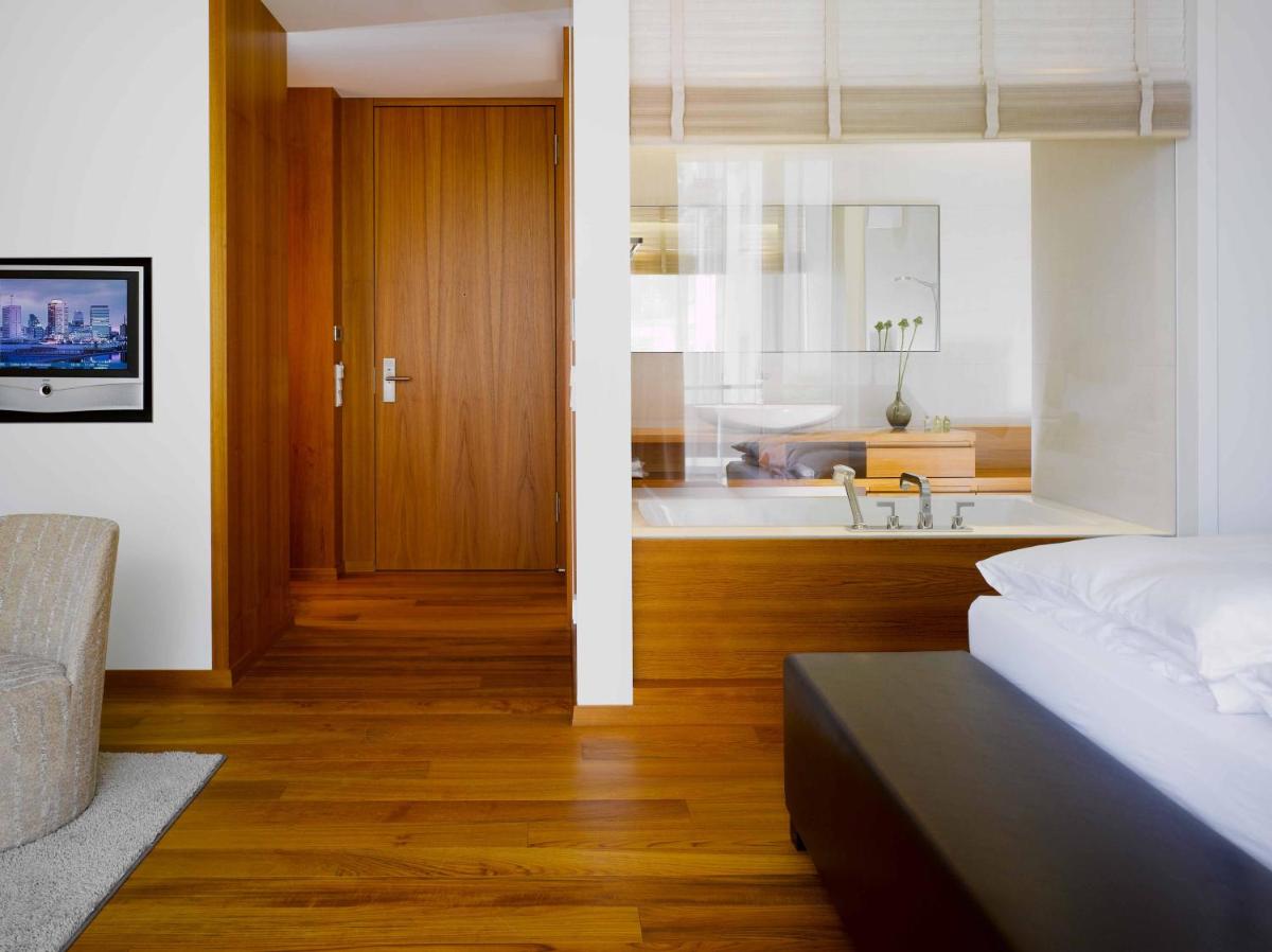 Ein Bett oder Betten in einem Zimmer der Unterkunft RIVA - Das Hotel am Bodensee